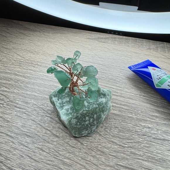 Green Gemstone Tree Sculpture - Picture 2 of 3
